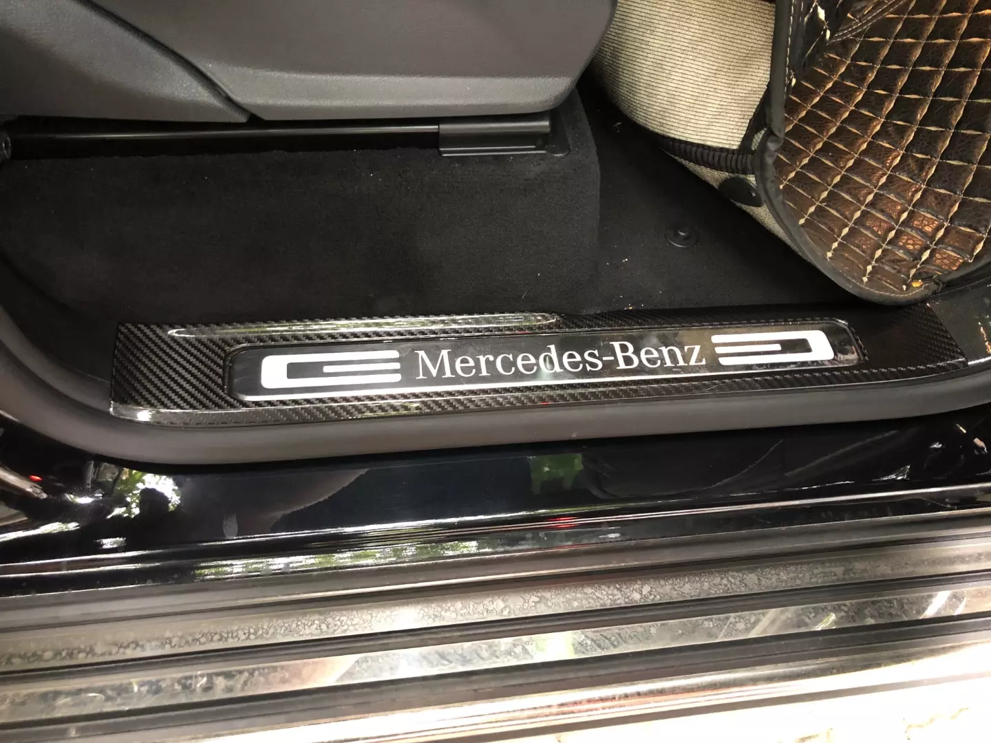 Nakładki progowe z włókna węglowego do Mercedes-Benz W463A W464 G-Klasa 4 szt