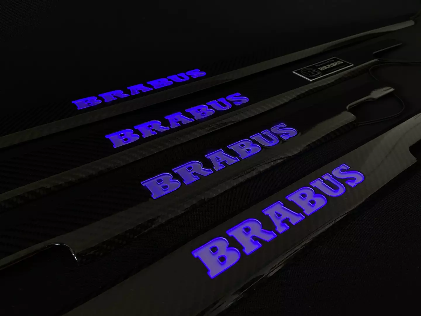 Karbonowe nakładki na progi Brabus z LEDami 4 szt. do Mercedes-Benz G W463 