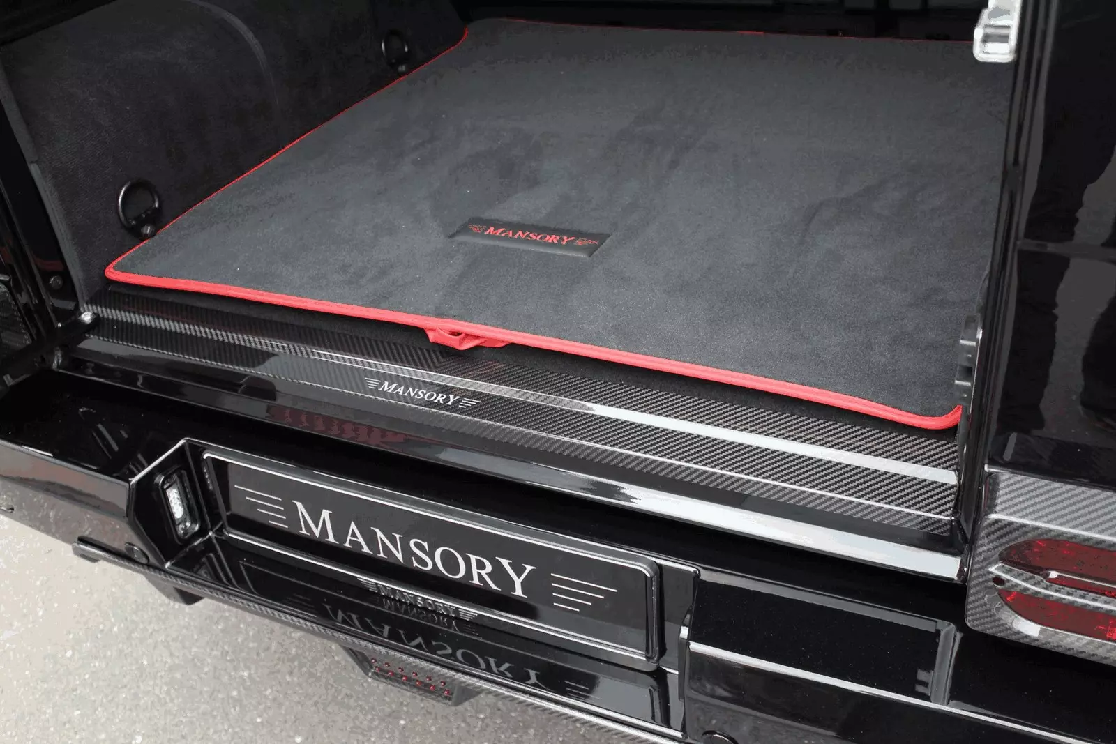 Nakładka na bagażnik z włókna węglowego  Mansory LED do mercedes-benz  G - Klasa  G-Wagon W463